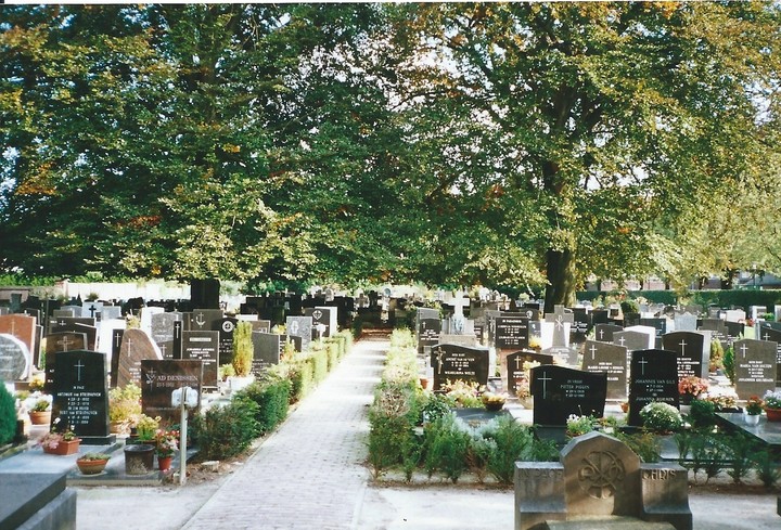 Kerkhof Udenhout 28 9 2001