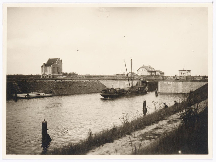 Reeshof Wilhelminakanaal bij de sluis aan de Voldijk in 1924 Bureau Statistiek en Voorlichting
