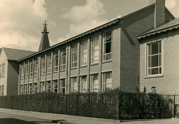 Meisjesschool Van Heutszstraat 1952 658641