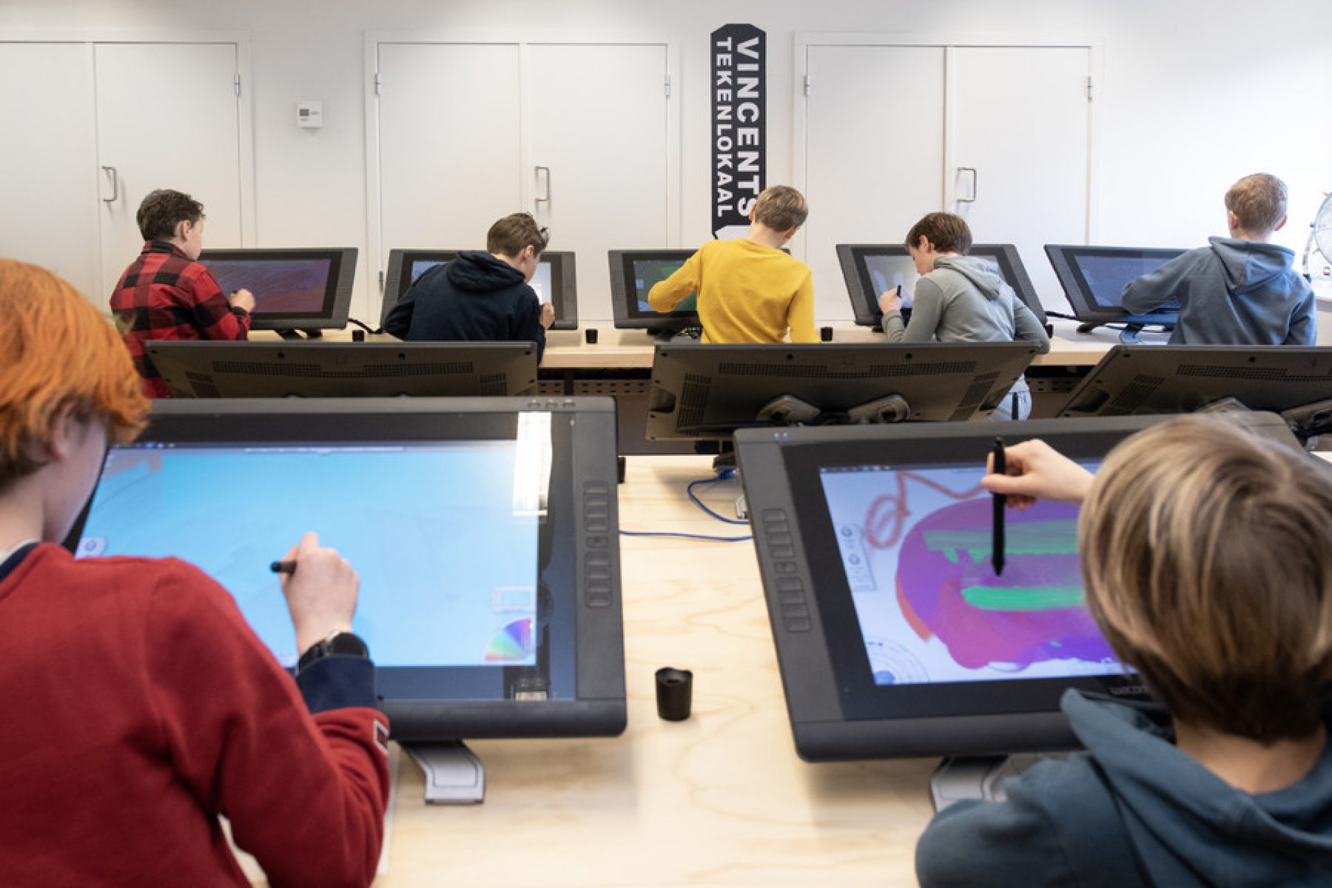 Digitaal tekenen in Vincents Tekenlokaal foto Maria van der Heyden