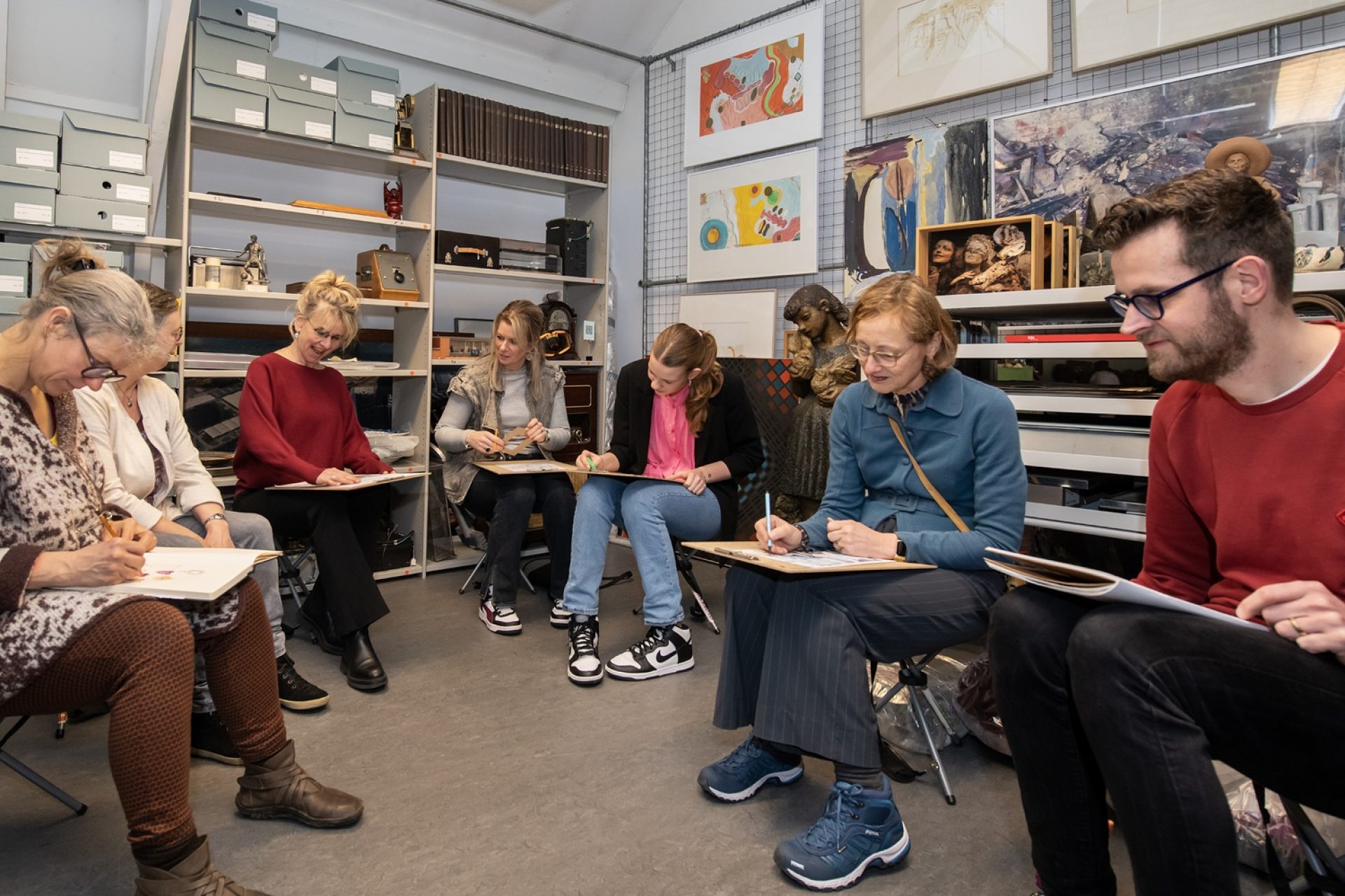 Tekenles in het stadsmuseumdepot Maria van der Heyden