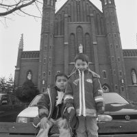 Kinderen voor de Hasseltse Kerk De Poorten LR 1997 Multivision Partners Tilburg collectie Regionaal Archieg Tilburg