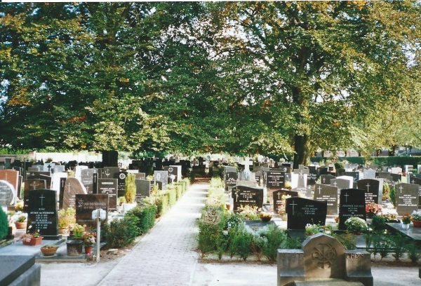 Kerkhof Udenhout 28 9 2001
